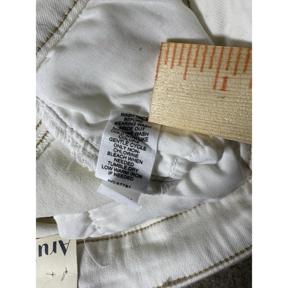 Arula Women's Size 14 White Denim Shorts High Rise 6.25" Inseam Raw Hem NWT - Picture 9 of 10